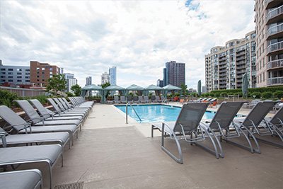 Outdoor pool with a view of downtown Chicago, IL.
