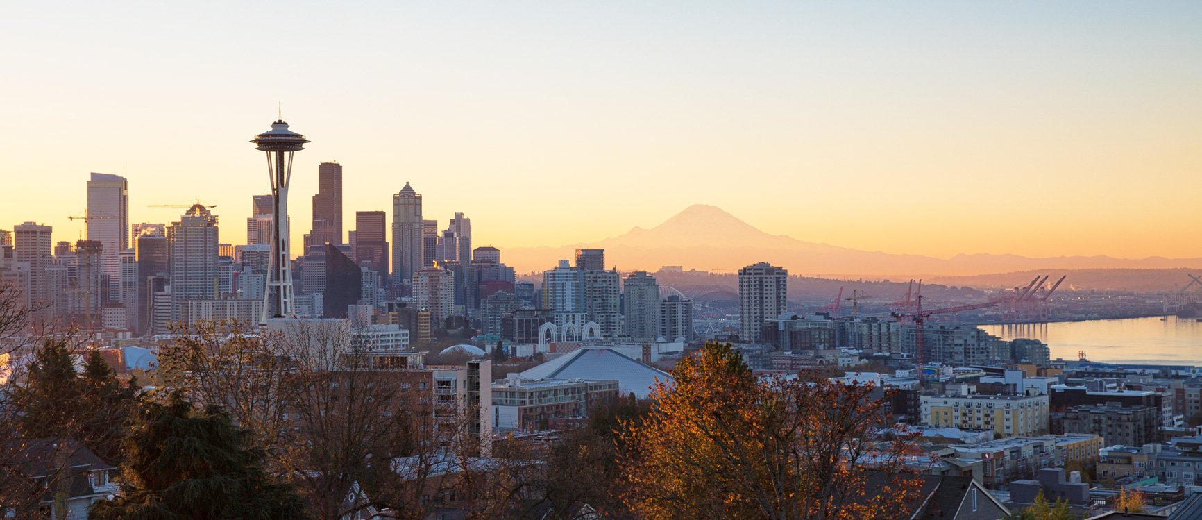 Seattle skyline featuring the Space Needle and Mount Rainier in the autumn